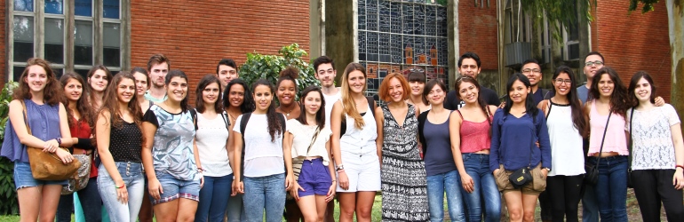 Grupo de estudantes estrangeiros da UFPE